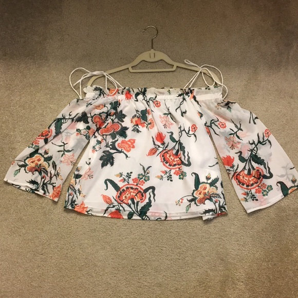 Club Monaco’s cold shoulder floral top (Janou top) - Picture 3 of 6